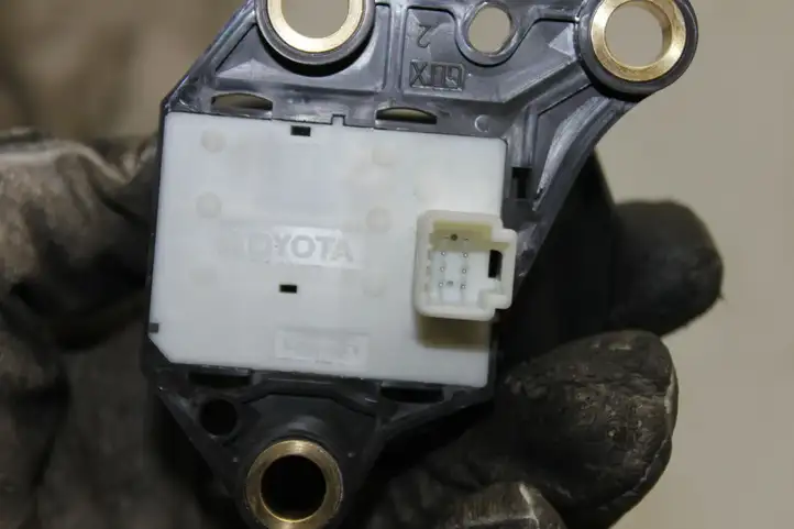 Toyota Avensis T270 (2012 - 2015) 8439005040 Кнопка ручного тормоза — фото 4