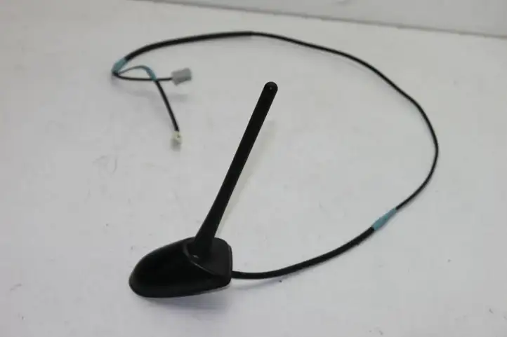 Toyota Auris 150 (2006 - 2012) GPS антенна — фото 1