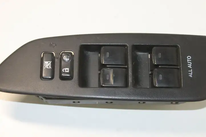 Toyota Auris 150 (2006 - 2012) 8404002080 Блок кнопок стеклоподъемников — фото 2
