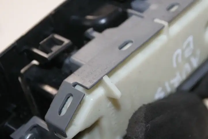 Toyota Auris 150 (2006 - 2012) 8404002080 Блок кнопок стеклоподъемников — фото 5
