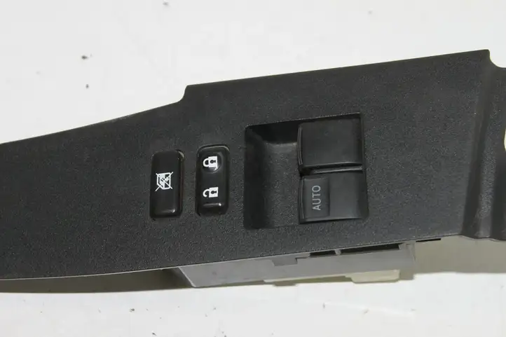 Toyota Corolla E160 E170 (2013 - ) 7423202D70 Накладка кнопки стеклоподъемника — фото 2