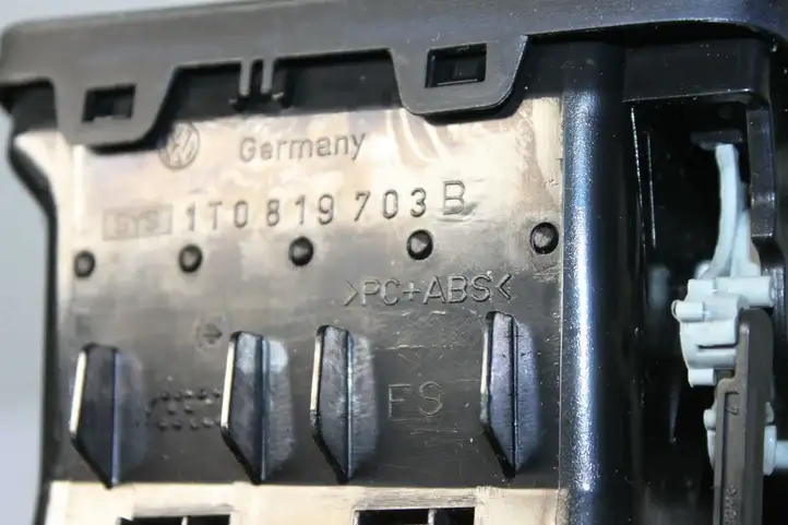 Volkswagen Touran I (2003 - 2010) 1T0819703B Боковой воздушный дефлектор — фото 5