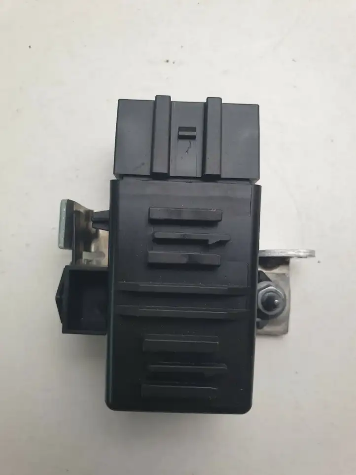 Audi A8 S8 D4 4H (2010 - 2014) 3T0959772B Реле обогрева — фото 1