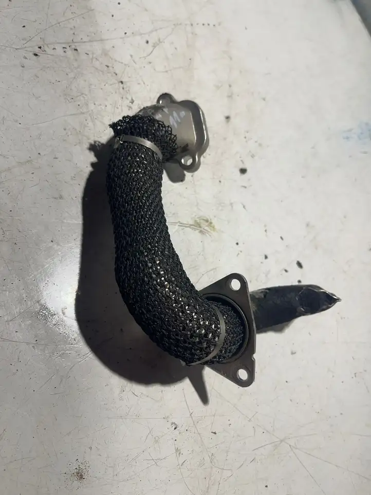 Toyota Avensis Verso (2004 - 2009)   EGR трубка (трубки)/ шланг (шланги)