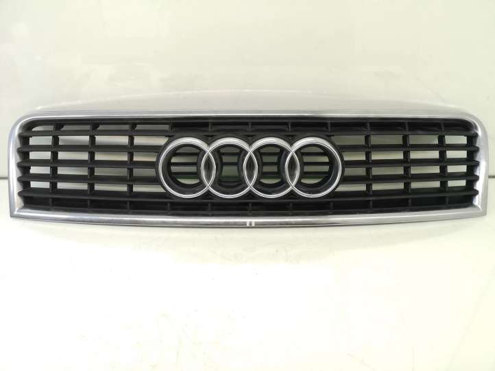 8E0853651B Audi A4 S4 B6 8E 8H Grotelės priekinės