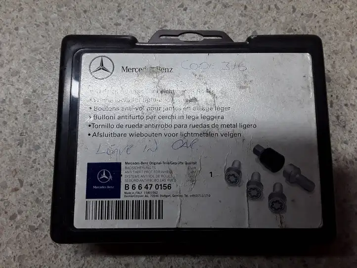 Mercedes-Benz E W212 (2009 - 2016) B66470156 Секретки для колёс — фото 1