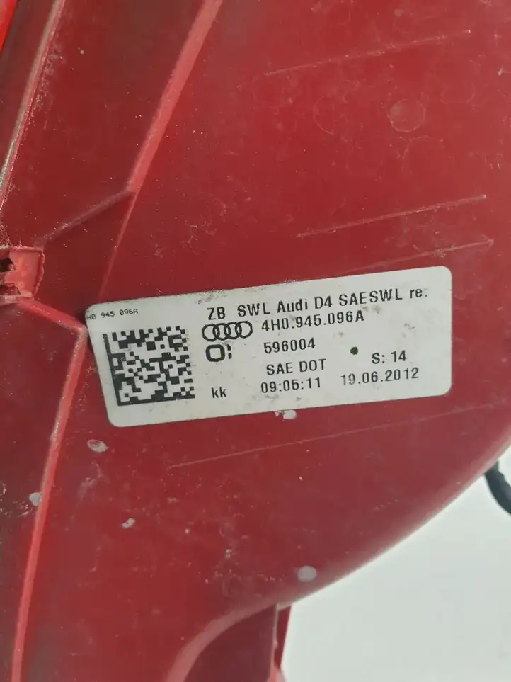 Audi A8 S8 D4 4H (2010 - 2014) 4H0945096A Задний фонарь в кузове — фото 6