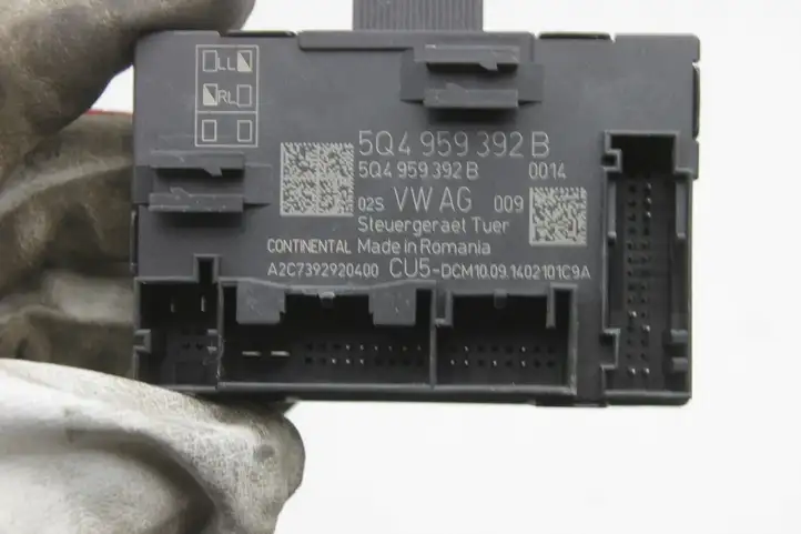 Skoda Octavia Mk3 (5E) (2013 - 2019) 5Q4959392B Блок управления дверью — фото 2
