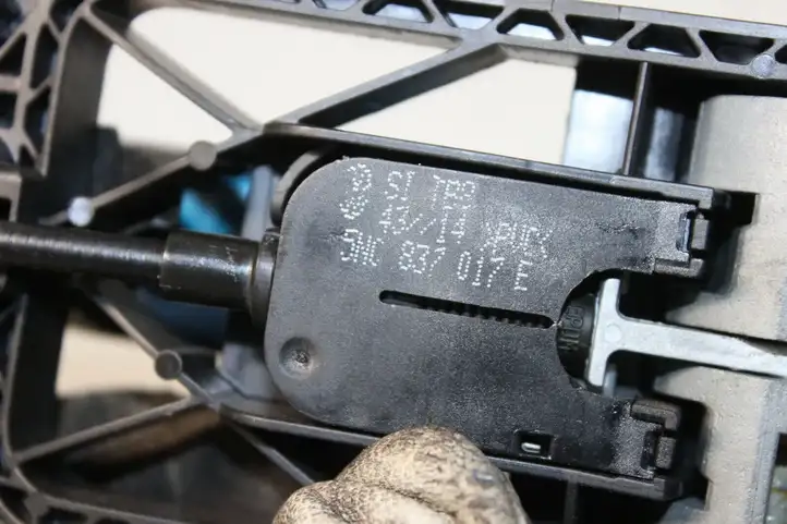 Skoda Yeti (5L) (2013 - 2018) 5N0837017E Наружная ручка двери — фото 6
