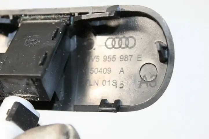 Audi A3/S3 8V (2012 - 2016) 8V5955987E Форсунка омывателя лобового стекла — фото 4