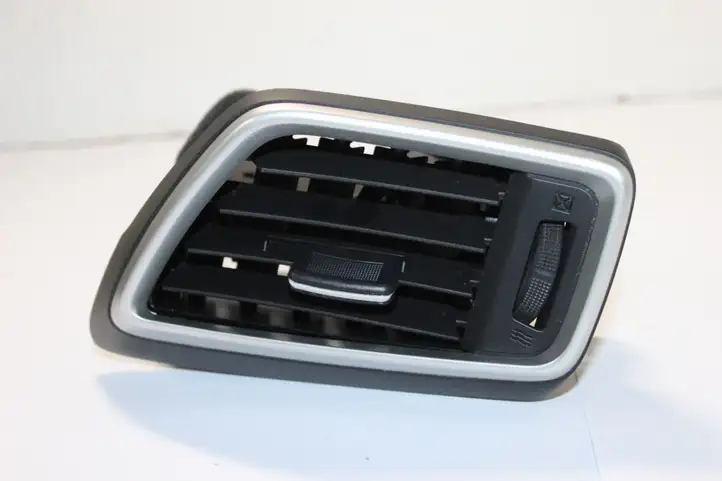 Nissan X-Trail T32 (2014 - 2021) 687614CE1A Боковой воздушный дефлектор — фото 2