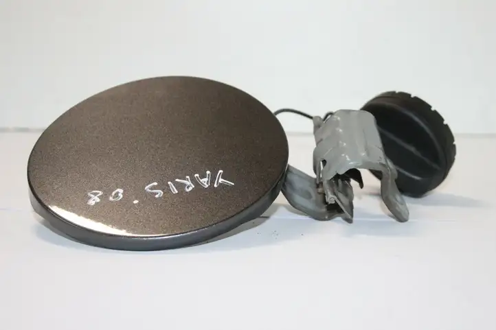 Toyota Yaris (2005 - 2009) Крышка топливного бака — фото 4