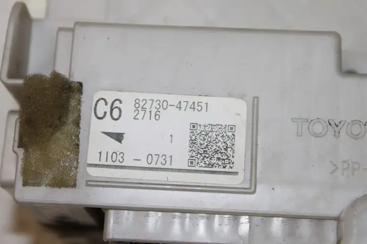 Toyota Prius (XW30) (2009 - 2015) 8273047451 Блок предохранителей — фото 3