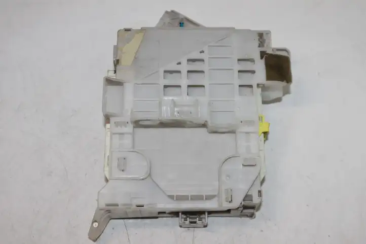 Toyota Prius (XW30) (2009 - 2015) 8273047451 Блок предохранителей — фото 5