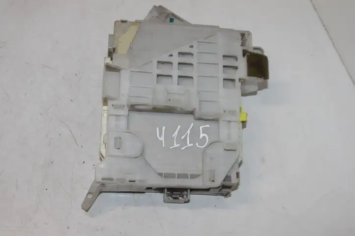 Toyota Prius (XW30) (2009 - 2015) 8273047451 Блок предохранителей — фото 7