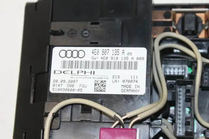 Audi A8 S8 D3 4E (2007 - 2010) 4E0947097AK Передняя подсветка — фото 5
