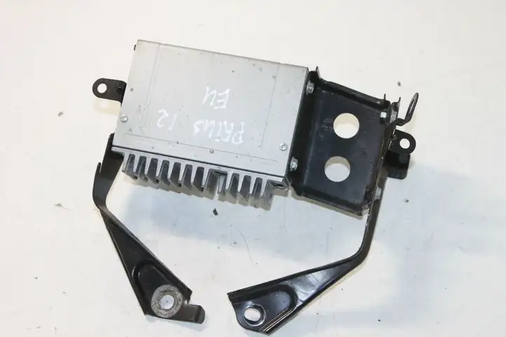 Toyota Prius (XW30) (2009 - 2015) 8610047100 Усилитель звука — фото 3