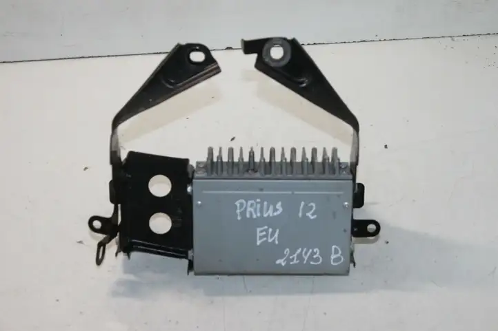 Toyota Prius (XW30) (2009 - 2015) 8610047100 Усилитель звука — фото 4