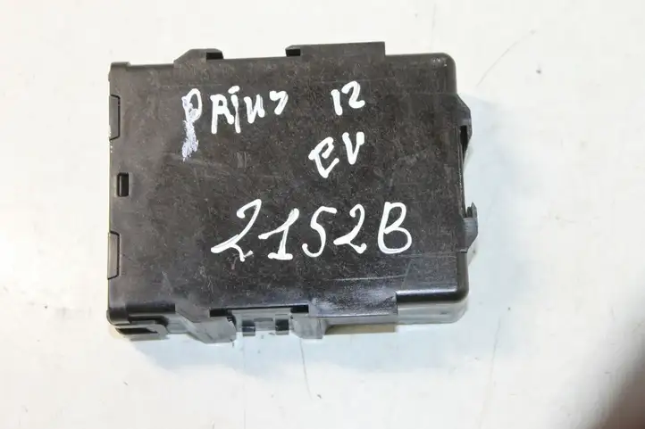 Toyota Prius (XW30) (2009 - 2015) 8953575010 Блок управления АКПП — фото 4