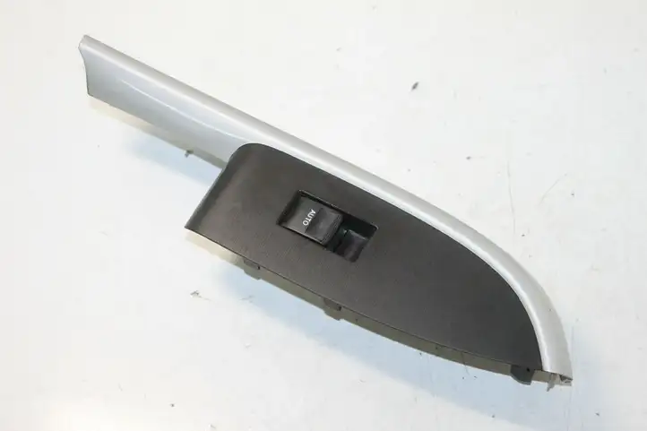 Toyota Prius (XW30) (2009 - 2015) 7423147110 Блок кнопок стеклоподъемников — фото 1