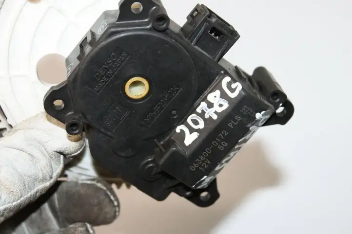 Toyota Prius (XW30) (2009 - 2015) 0638000172 Двигатель задвижки потока воздуха — фото 5