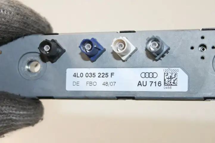 Audi Q7 4L (2005 - 2009) 4L0035225F Усилитель антенны — фото 3