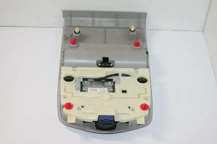 Toyota Prius (XW30) (2009 - 2015) 7563147050 Передняя подсветка — фото 5