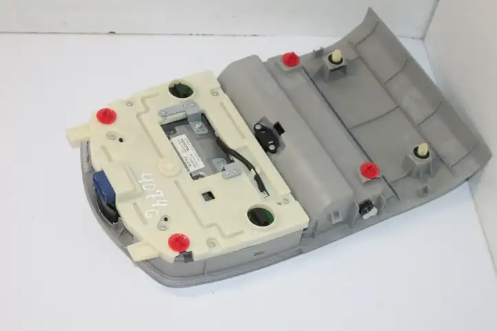Toyota Prius (XW30) (2009 - 2015) 7563147050 Передняя подсветка — фото 6