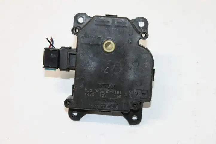 Toyota Prius (XW30) (2009 - 2015) 0638000181 Двигатель задвижки потока воздуха — фото 1