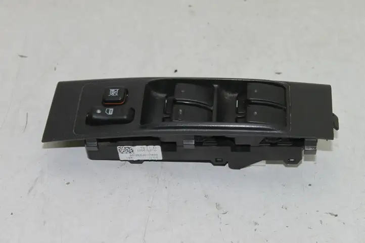 Toyota Corolla Verso E121 (2001 - 2004) 848200F03000 Блок кнопок стеклоподъемников — фото 1