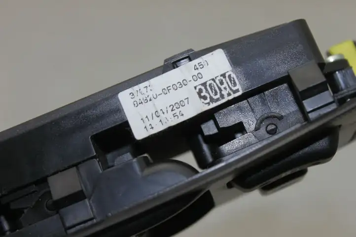 Toyota Corolla Verso E121 (2001 - 2004) 848200F03000 Блок кнопок стеклоподъемников — фото 3