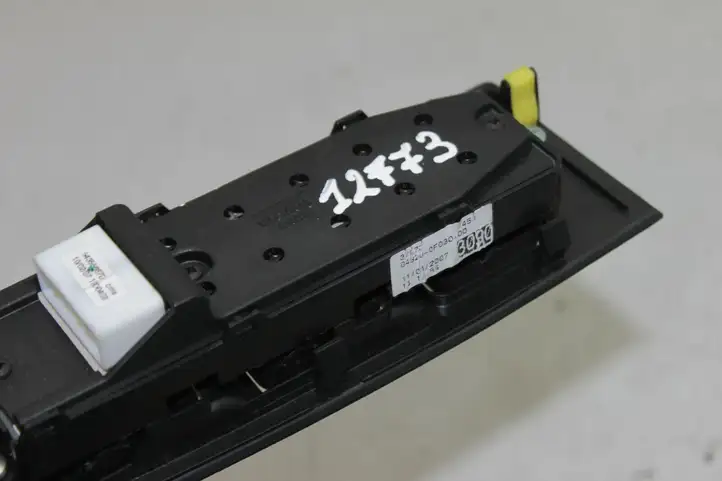 Toyota Corolla Verso E121 (2001 - 2004) 848200F03000 Блок кнопок стеклоподъемников — фото 5