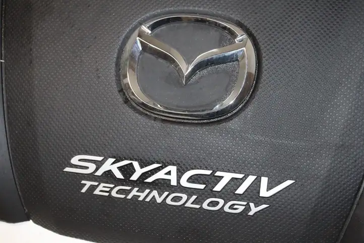 Mazda 3 (2017 - 2019) PE01E02F4 Крышка двигателя декоративная — фото 4