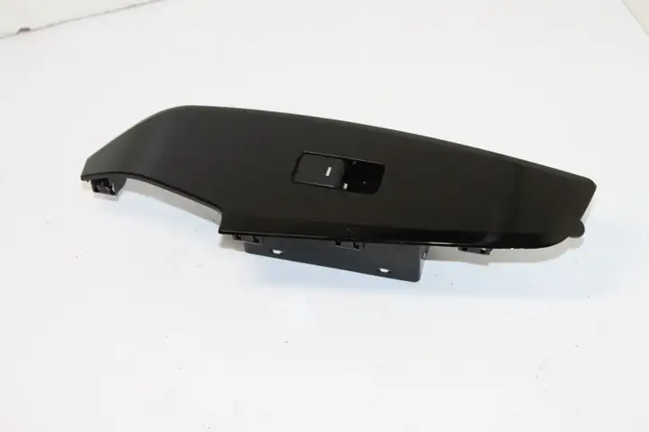 Mazda 3 (2017 - 2019) Кнопка стеклоподъемников — фото 3