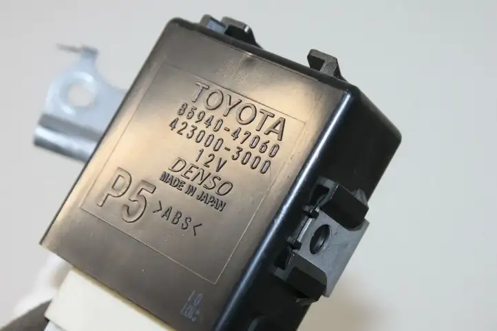 Toyota Prius (XW50) (2015 - ) 8594047060 Реле стеклоочистителей — фото 2