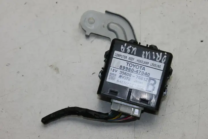 Toyota Prius (XW20) (2003 - 2009) 8996047040 Блок управления светом — фото 1