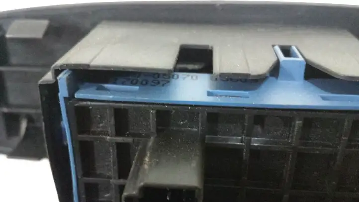 Toyota Avensis T270 (2009 - 2012) 8481005070 Блок кнопок стеклоподъемников — фото 7