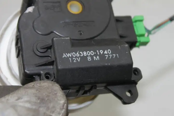 Subaru Legacy (2009 - 2013) AW0638001940 Двигатель задвижки потока воздуха — фото 2