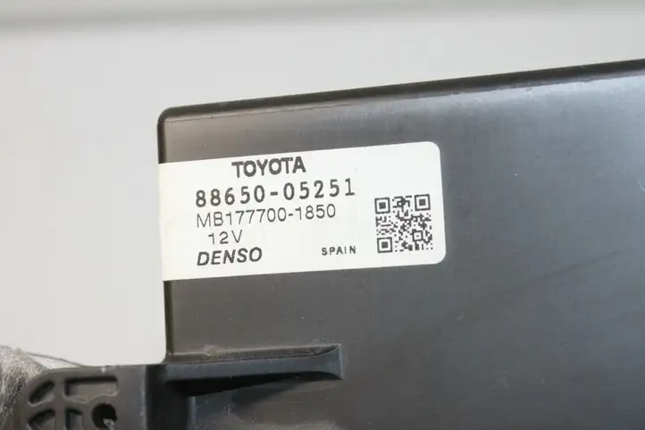 Toyota Avensis T270 (2012 - 2015) 8865005251 Модуль управления кондиционером — фото 2