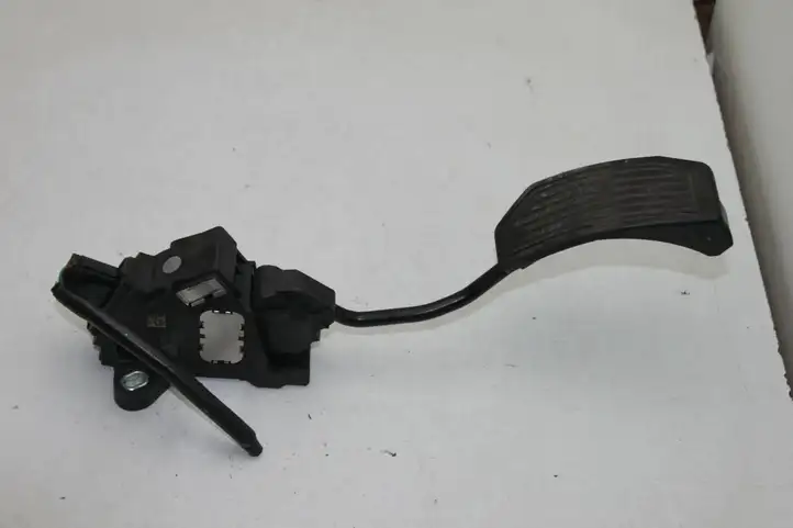 Toyota Auris 150 (2006 - 2012) 7811002071 Педаль акселератора — фото 1