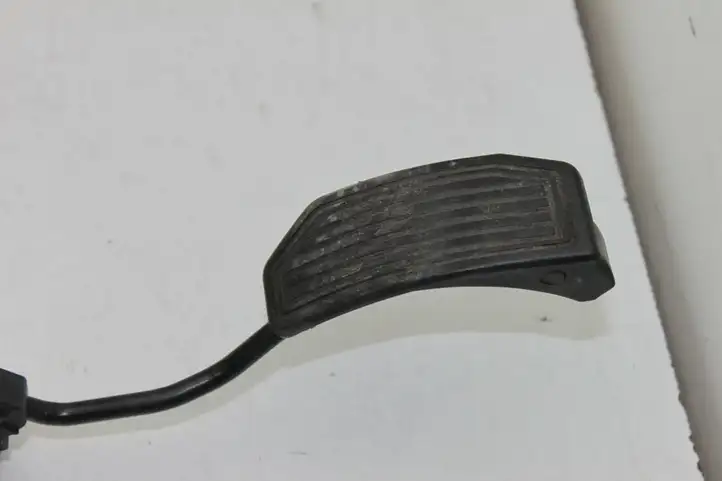Toyota Auris 150 (2006 - 2012) 7811002071 Педаль акселератора — фото 2