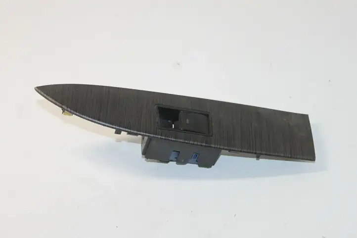 Toyota Avensis T270 (2012 - 2015) 7427105050 Блок кнопок стеклоподъемников — фото 1