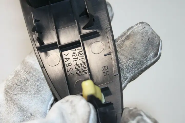 Toyota Avensis T270 (2012 - 2015) 7427105050 Блок кнопок стеклоподъемников — фото 3