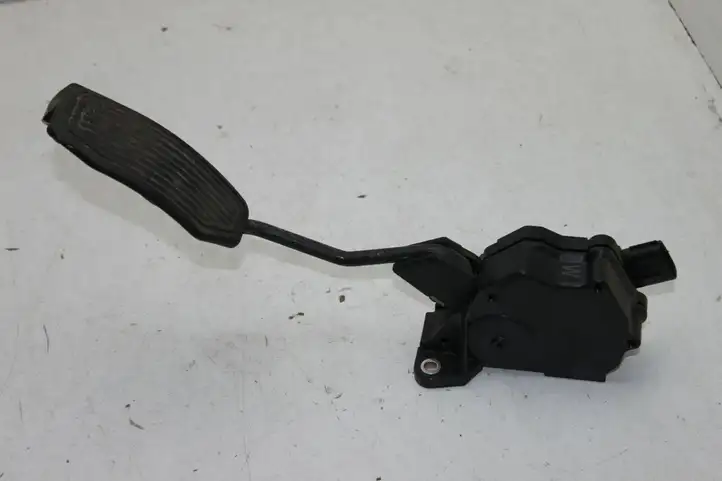 Toyota Prius (XW30) (2009 - 2015) 7811012040 Педаль акселератора — фото 1