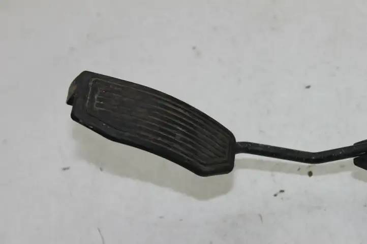 Toyota Prius (XW30) (2009 - 2015) 7811012040 Педаль акселератора — фото 2