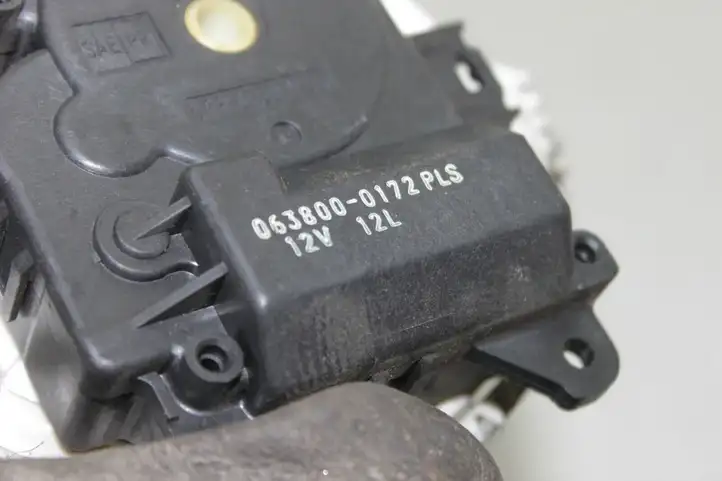 Toyota Prius (XW30) (2009 - 2015) 0638000172PLS Двигатель задвижки потока воздуха — фото 2