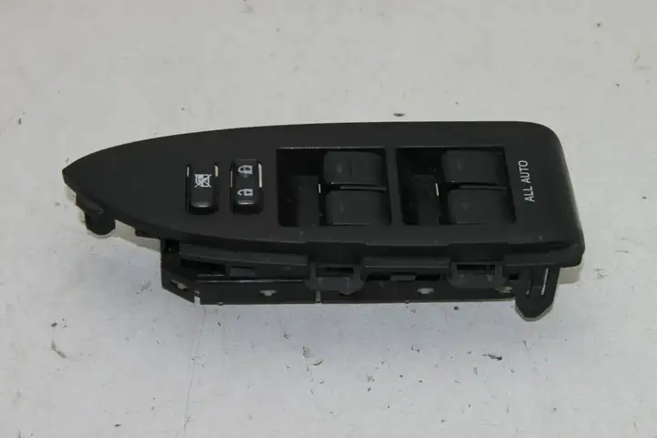 Toyota Prius (XW30) (2009 - 2015) 8404033080 Кнопка стеклоподъемников — фото 1