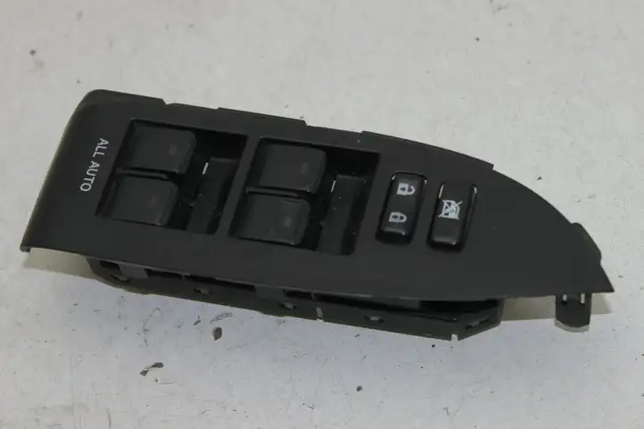 Toyota Prius (XW30) (2009 - 2015) 8404033080 Кнопка стеклоподъемников — фото 2