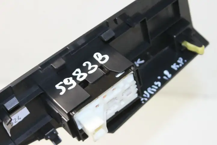 Toyota Auris E180 (2012 - 2018) 74232-02E00 Кнопка стеклоподъемников — фото 5