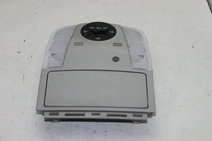 Toyota Prius (XW30) (2009 - 2015) 8973247030 Передняя подсветка — фото 1